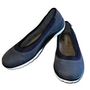STRIVE Blue Back Pain Relieving Slip On Flats Shoes Orthopedic‎ Hampton Size 9